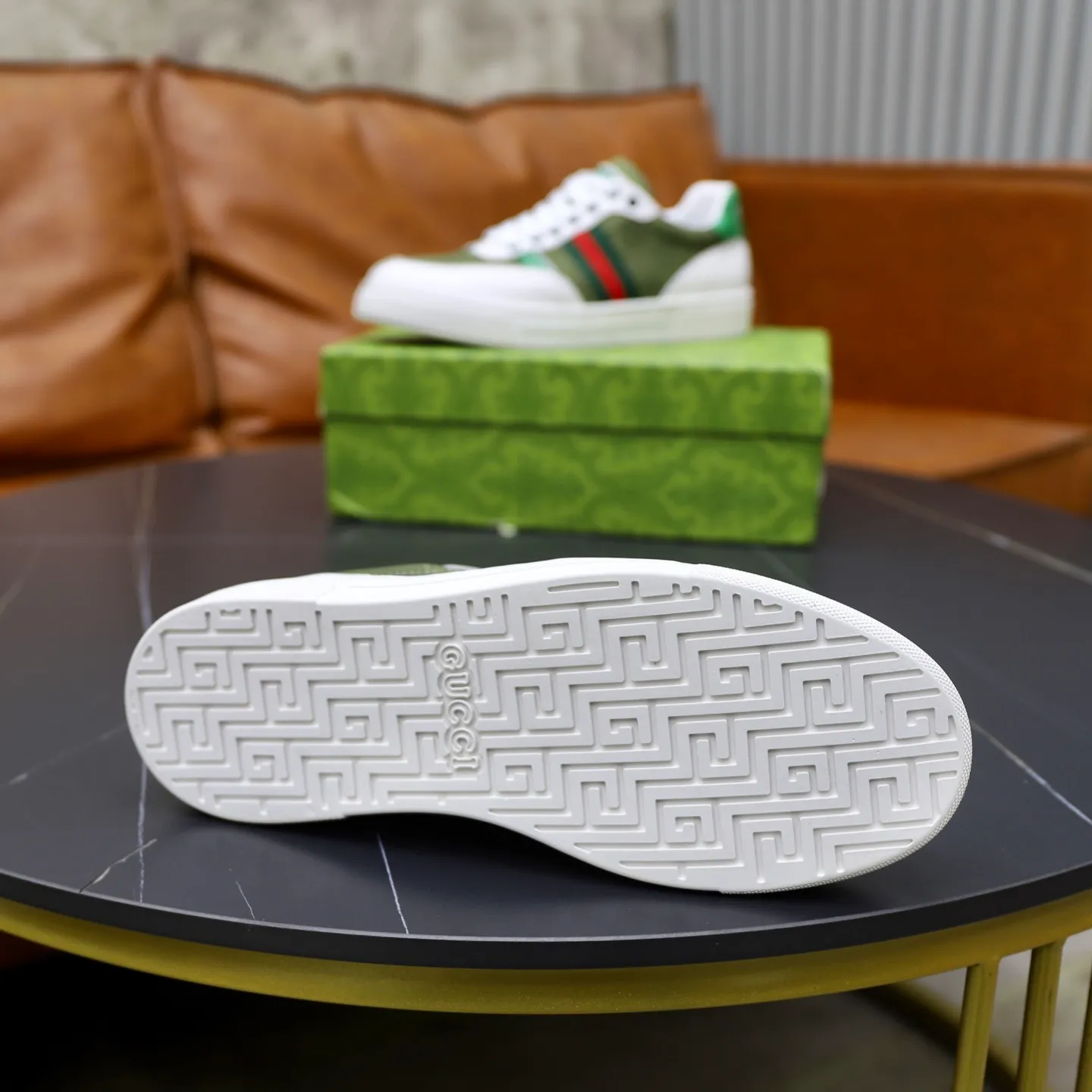 Ex-factory price: 420💰🙅‍♂️🙅‍♂️🙅‍♂️ Brand: GUCCI Standard code: 38-44 (45 customized) Grade: Same as the official website Material: Original leather splicing Comfortable and breathable sheepskin lining Original wear-resistant outsole Style category: Men's fashionable casual shoes Running sneakers Distinguished luxury brand elements Top luxury Color: actual picture color